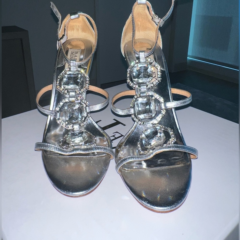 Badgley Mischka Silver Sandals Size 6.5
